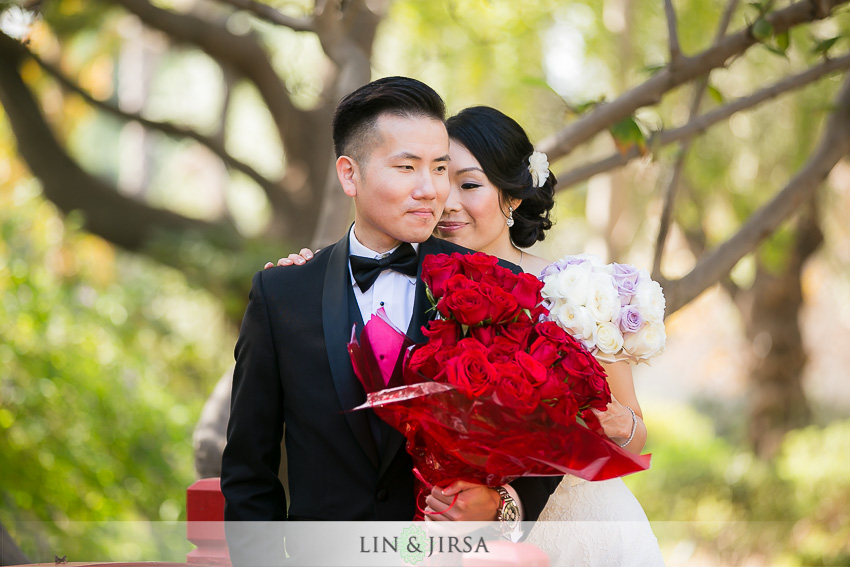 11-private-estate-orange-couty-wedding-photographer-first-look-couple-session-photos