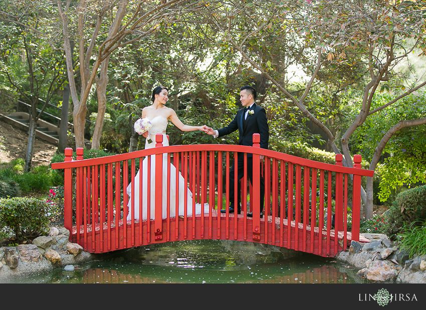 12-private-estate-orange-couty-wedding-photographer-first-look-couple-session-photos