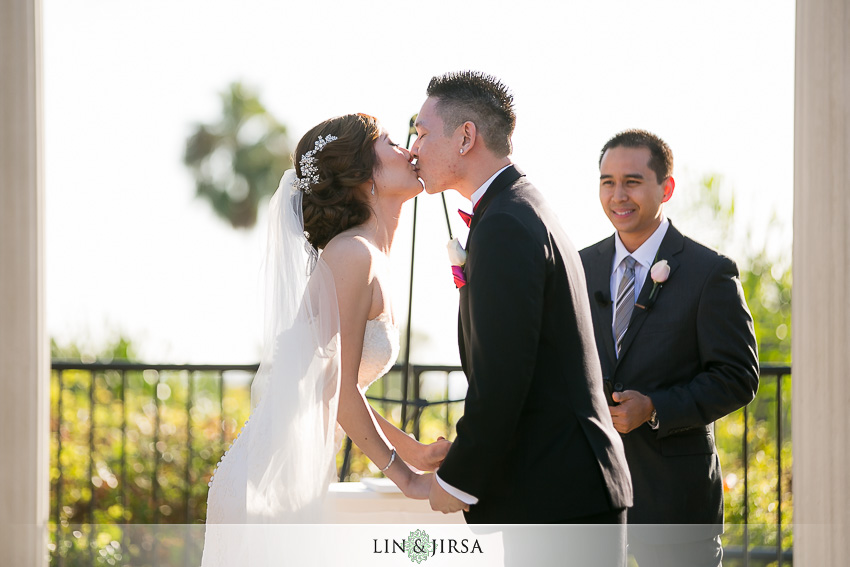 23-newport-beach-marriott-wedding-photographer-wedding-ceremony-photos