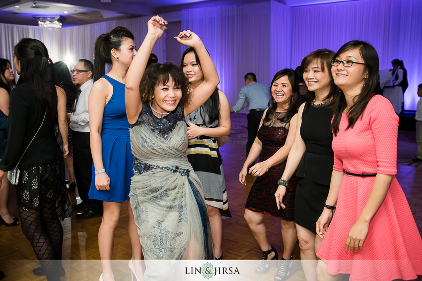 41-sheraton-park-hotel-at-the-anaheim-resort-wedding-photographer