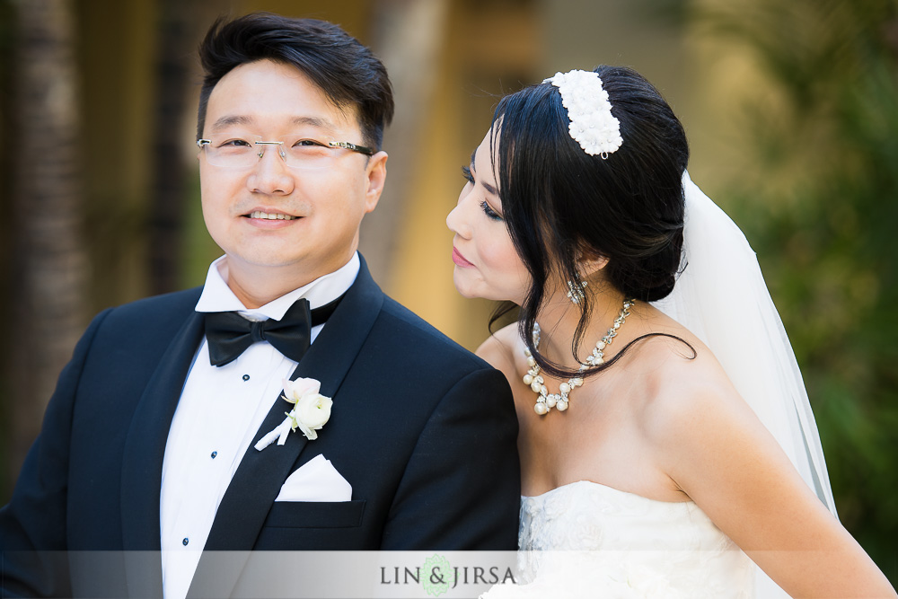 09-the-ritz-carlton-laguna-niguel-wedding-photographer-first-look-wedding-party-photos