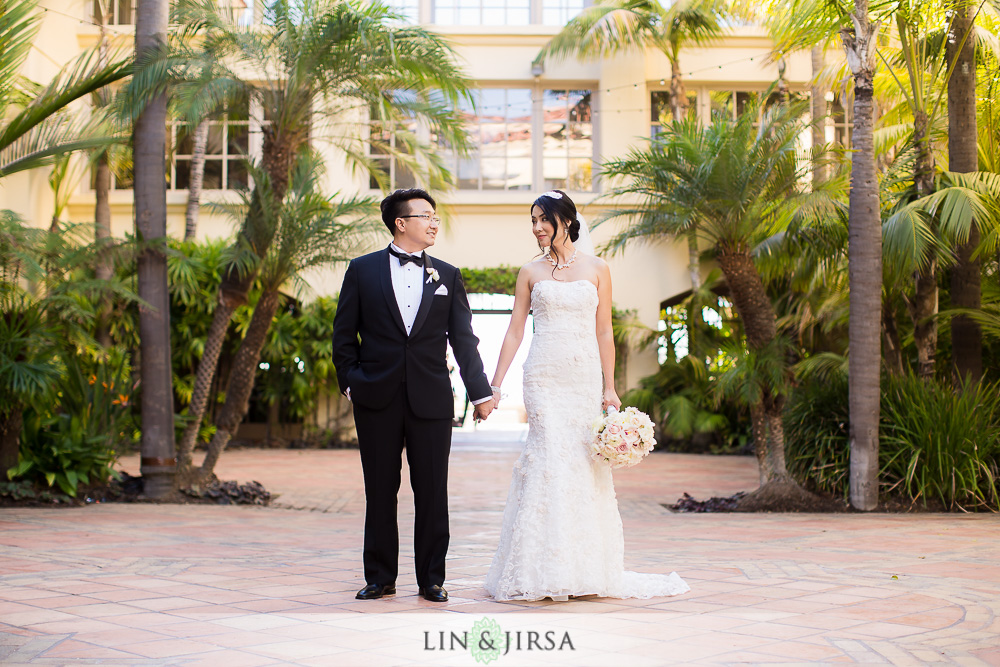 10-the-ritz-carlton-laguna-niguel-wedding-photographer-first-look-wedding-party-photos