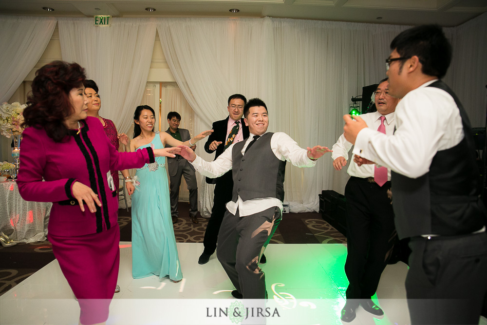 34-the-ritz-carlton-laguna-niguel-wedding-photographer-tea-ceremony-wedding-reception-photos