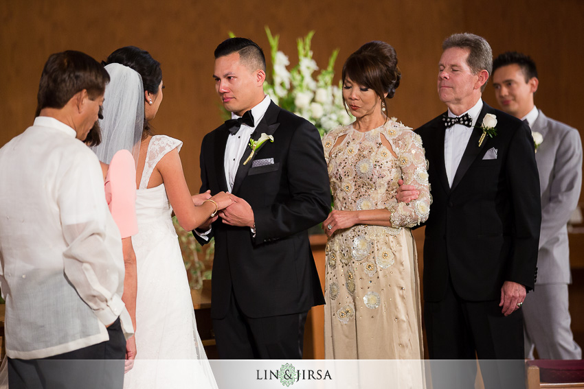 16-the-la-hotel-downtown-wedding-photographer-wedding-ceremony-photos