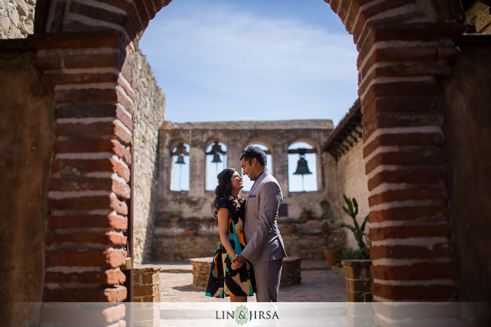 04-orange-county-beach-engagement-photographer