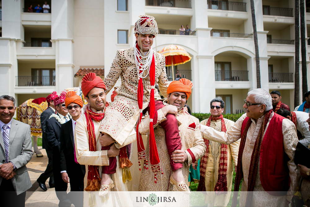 15-st-regis-monarch-beach-indian-wedding-photographer-baraat-wedding-ceremony-photos