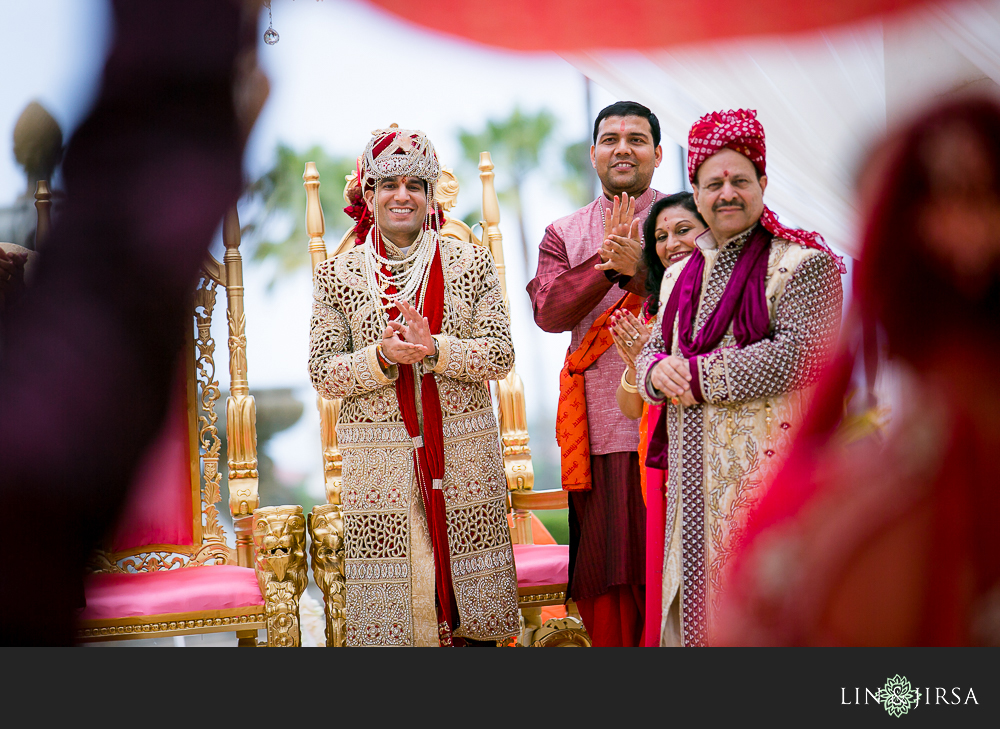 18-st-regis-monarch-beach-indian-wedding-photographer-baraat-wedding-ceremony-photos