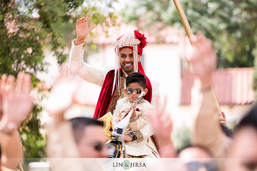 18-the-athenaeum-pasadena-indian-wedding-photographer-baraat-photos