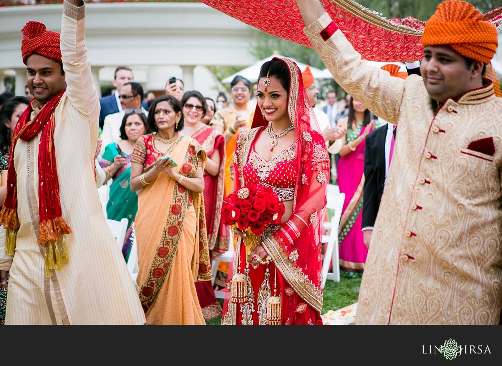 19-st-regis-monarch-beach-indian-wedding-photographer-baraat-wedding-ceremony-photos