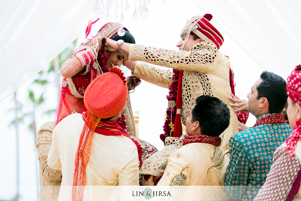 20-st-regis-monarch-beach-indian-wedding-photographer-baraat-wedding-ceremony-photos