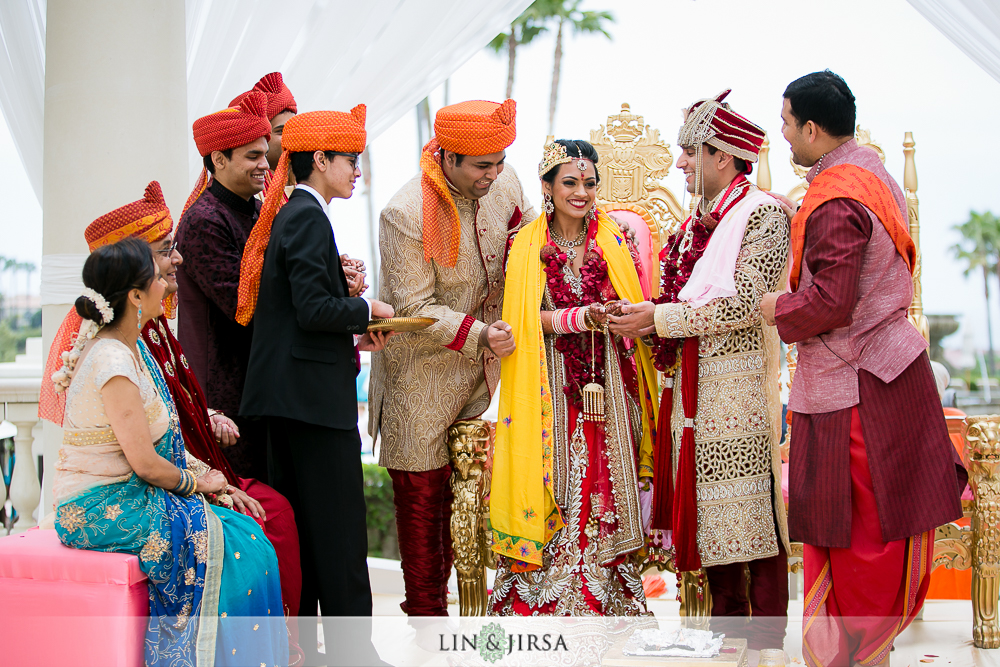 22-st-regis-monarch-beach-indian-wedding-photographer-baraat-wedding-ceremony-photos