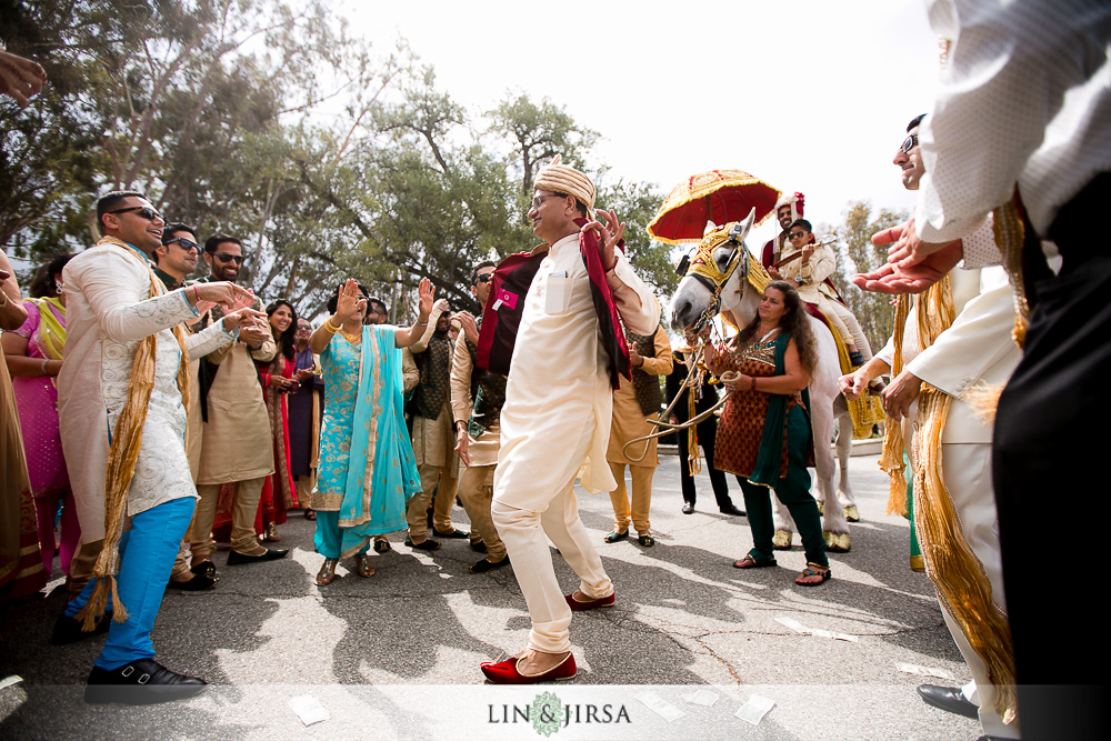 23-the-athenaeum-pasadena-indian-wedding-photographer-baraat-photos