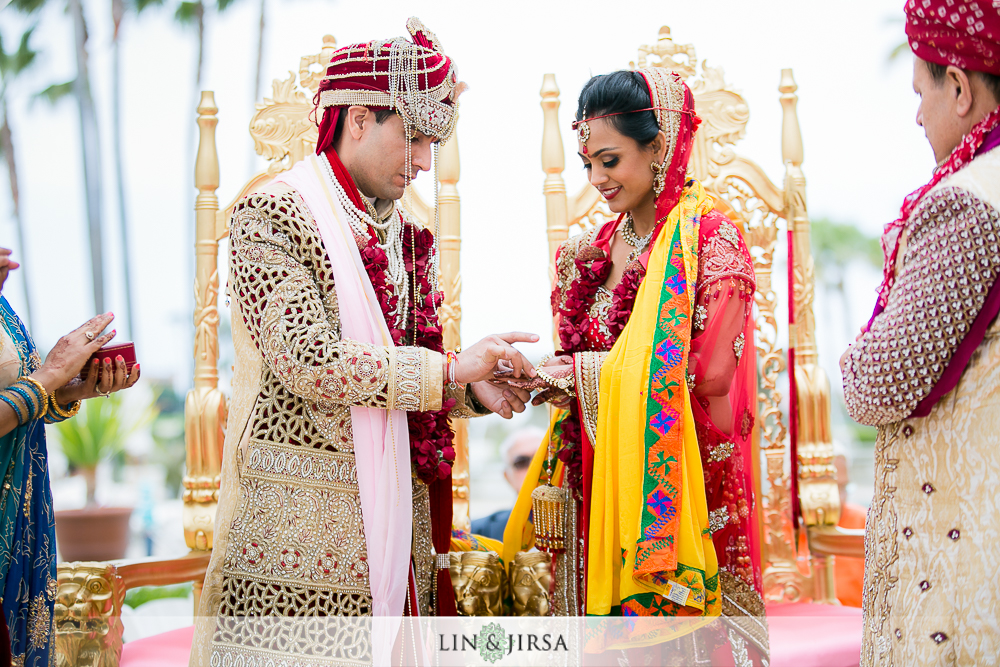 25-st-regis-monarch-beach-indian-wedding-photographer-baraat-wedding-ceremony-photos