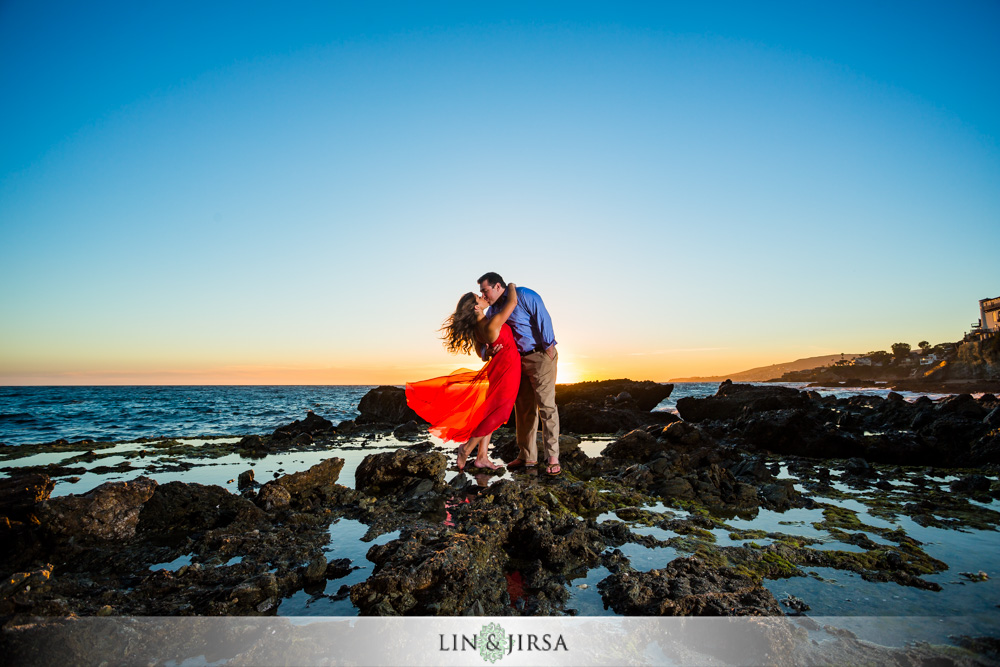 08-laguna-beach-engagement-photography