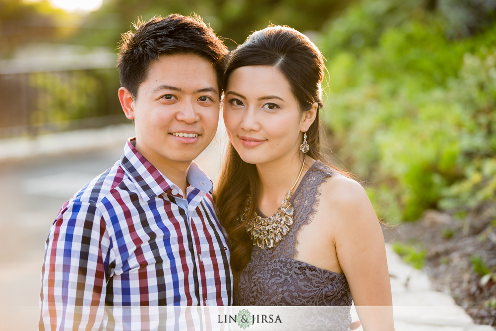 02-heisler-park-engagement-photographer