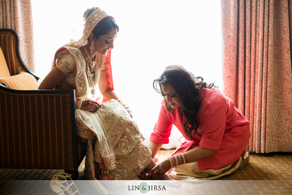 05-laguna-cliffs-marriott-indian-wedding-photographer-getting-ready-photos