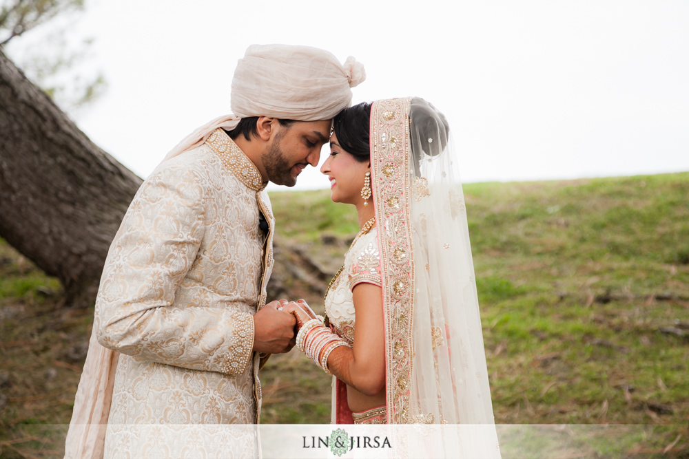 12-laguna-cliffs-marriott-indian-wedding-photographer-first-look-couple-session-photos