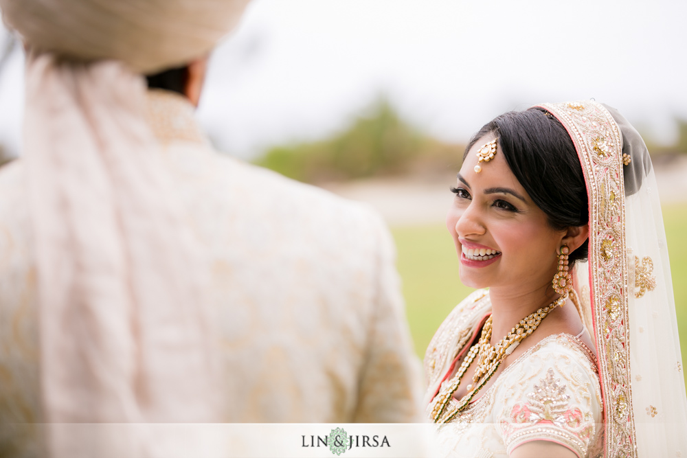 15-laguna-cliffs-marriott-indian-wedding-photographer-first-look-couple-session-photos