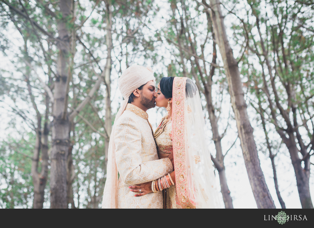 17-laguna-cliffs-marriott-indian-wedding-photographer-first-look-couple-session-photos
