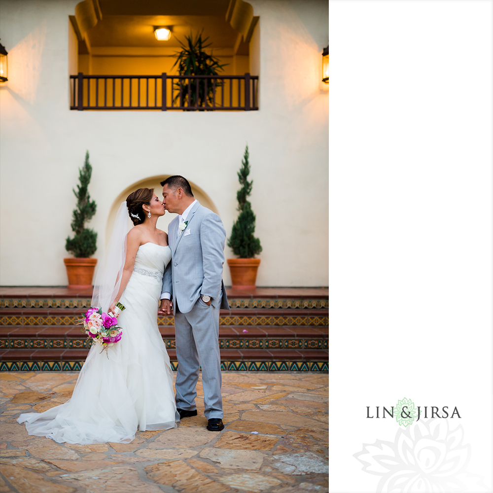 31-Estancia-La-Jolla-Hotel-Wedding-Photos