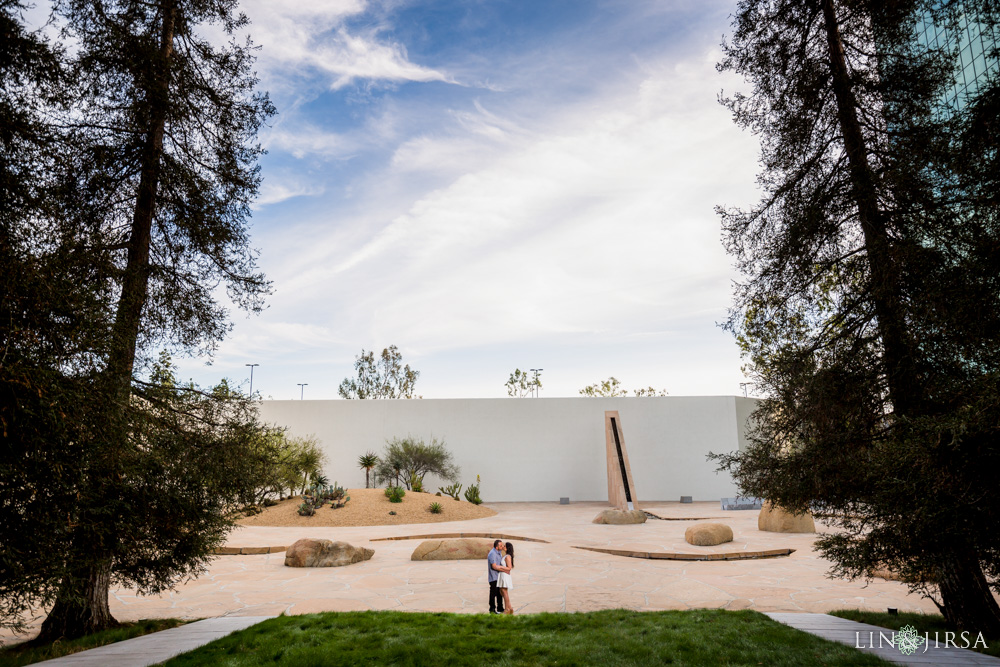 06-noguchi-gardens-orange-county-engagement-photographer