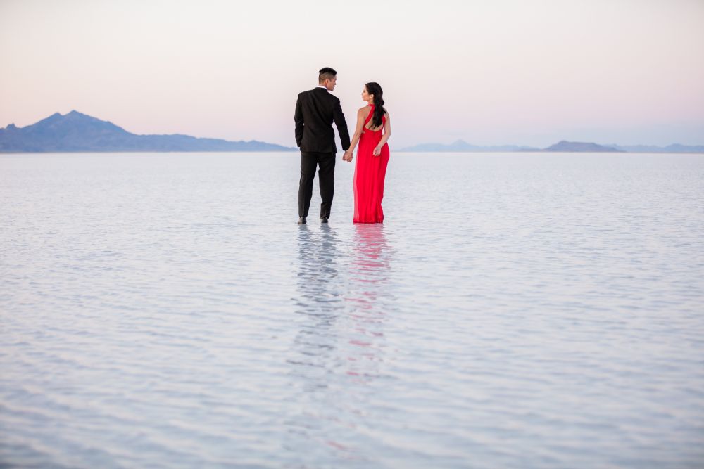 0136-CV-Bonneville-Salt-Flats-Utah-Engagement-Photos