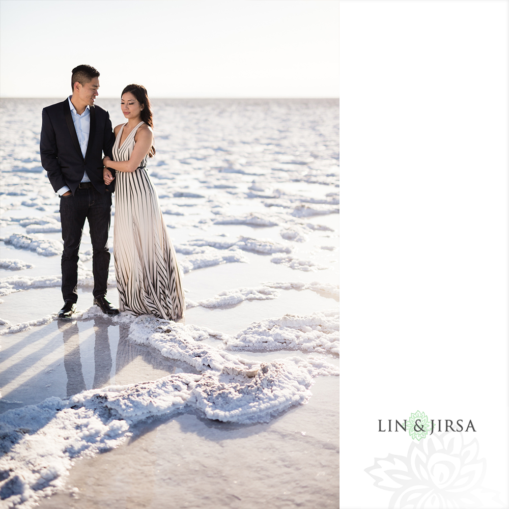 02-Bonneville-Salt-Flats-Utah-Engagement-Photos