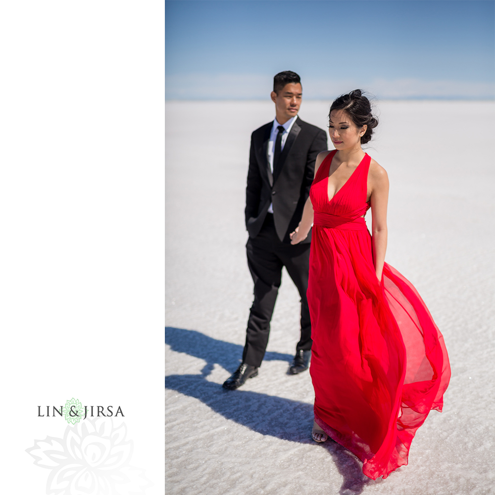 08-Bonneville-Salt-Flats-Utah-Engagement-Photos