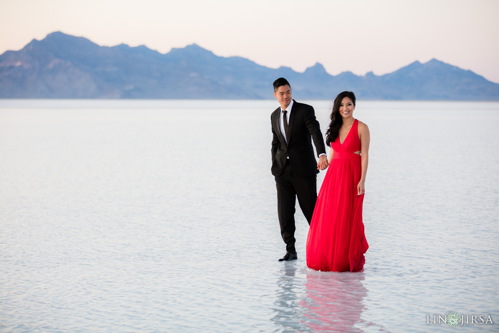 12-Bonneville-Salt-Flats-Utah-Engagement-Photos