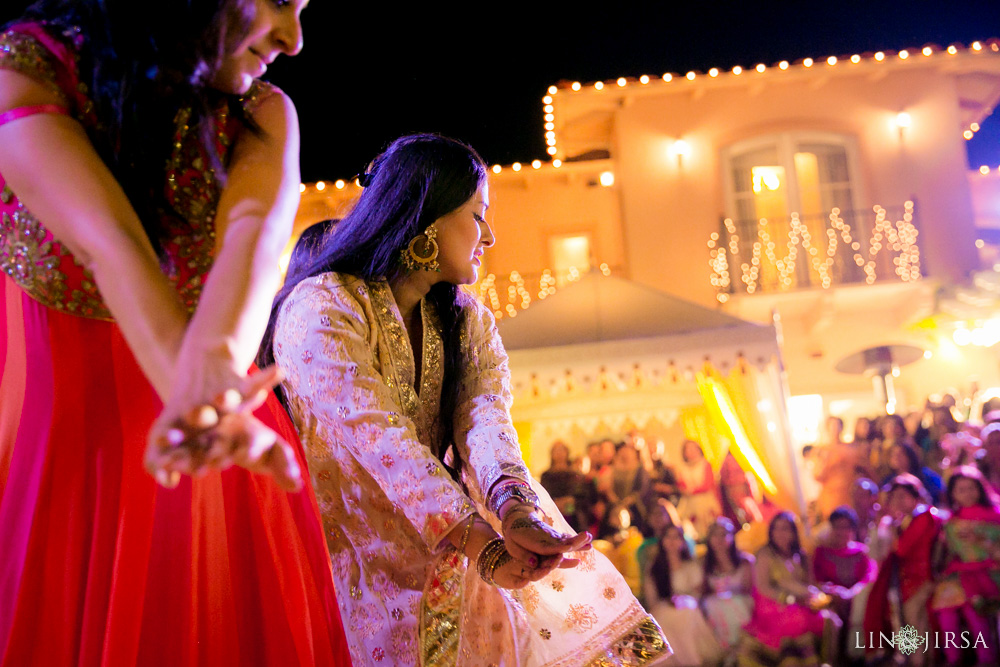 29-Palos-Verdes-Mendhi-Indian-Wedding-Photography