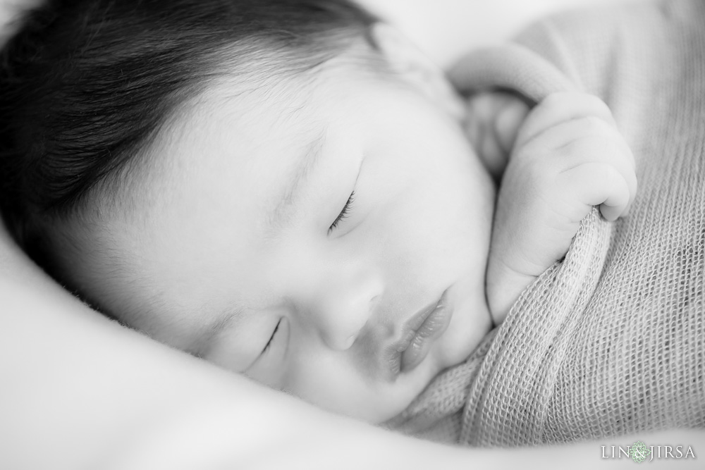 03Orange-County-Newborn-Photography-Lin-and-Jirsa