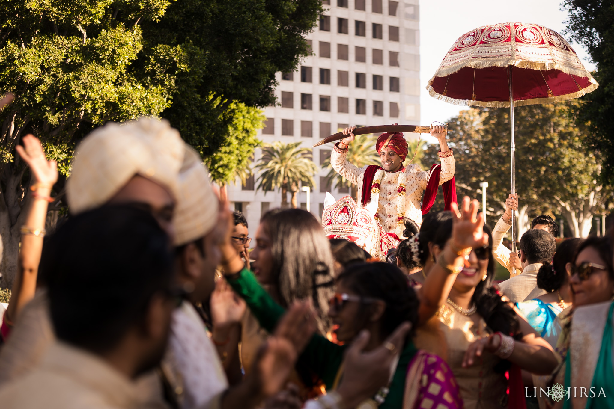 25 hotel irvine indian wedding baraat photography