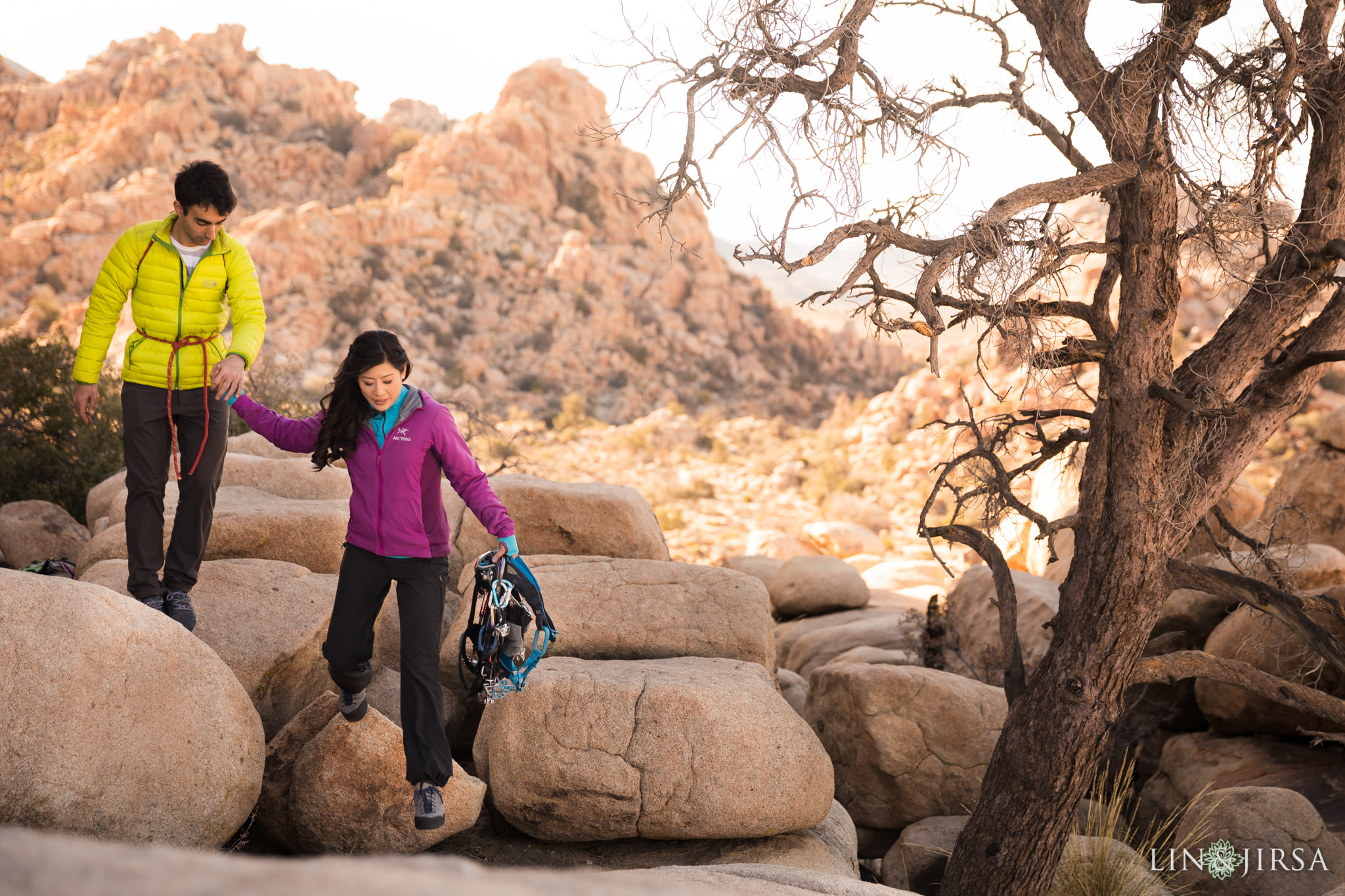 08 joshua tree national park engagement photography