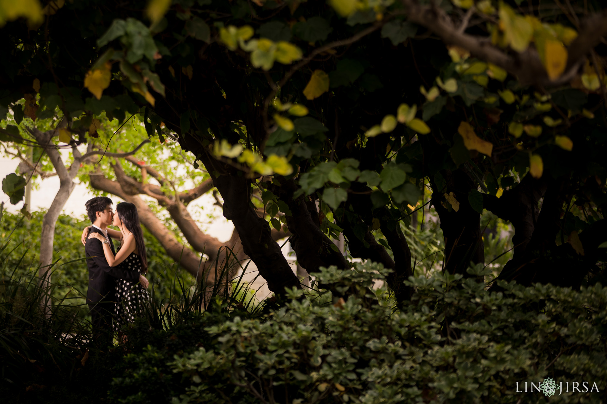 04 walt disney concert hall los angeles engagement photography