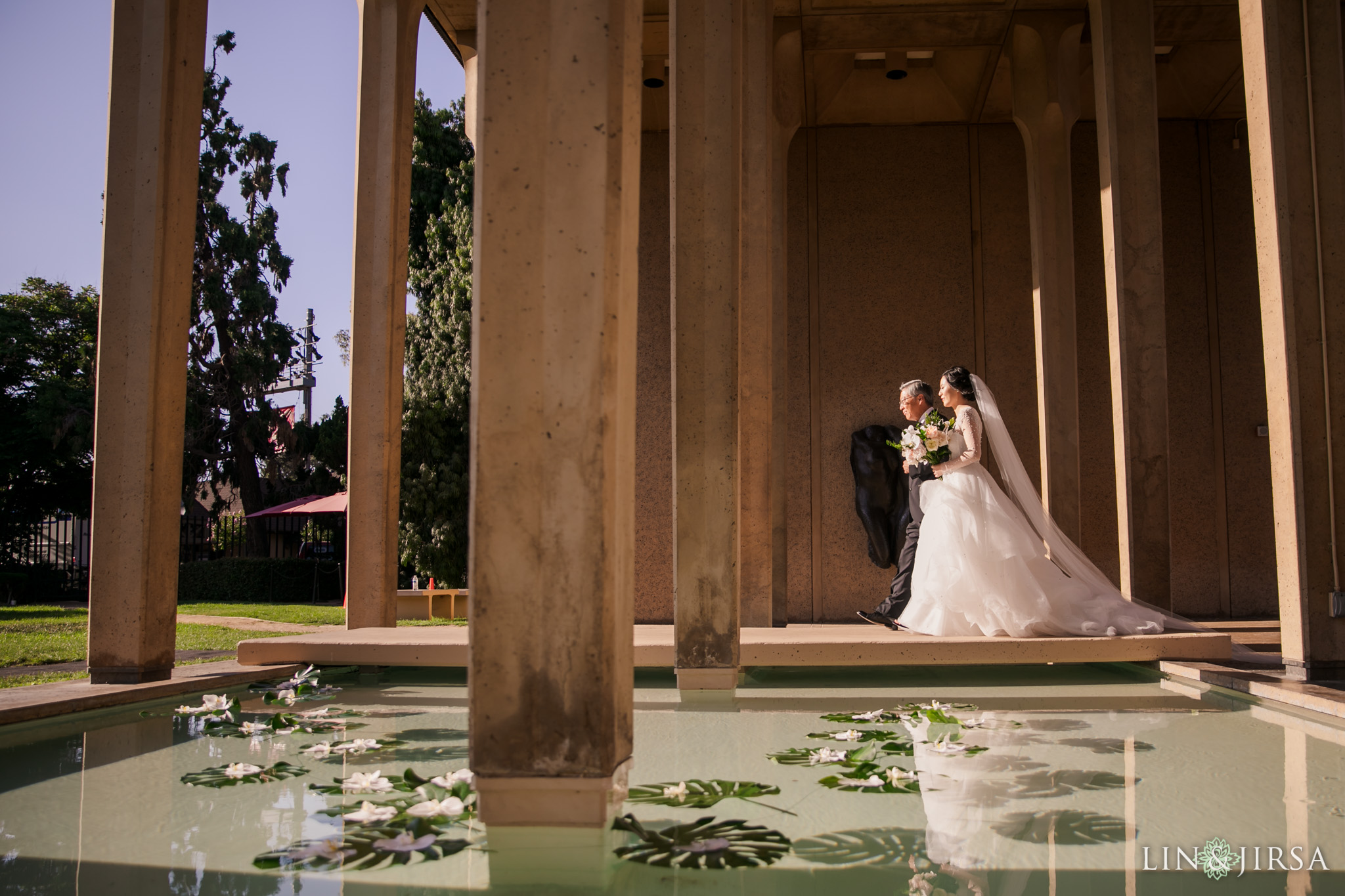 museum of art bride entrance wedding ceremony