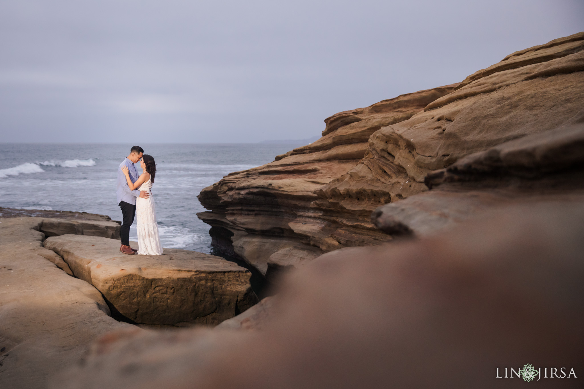 20 san diego beach cliffs engagement photography